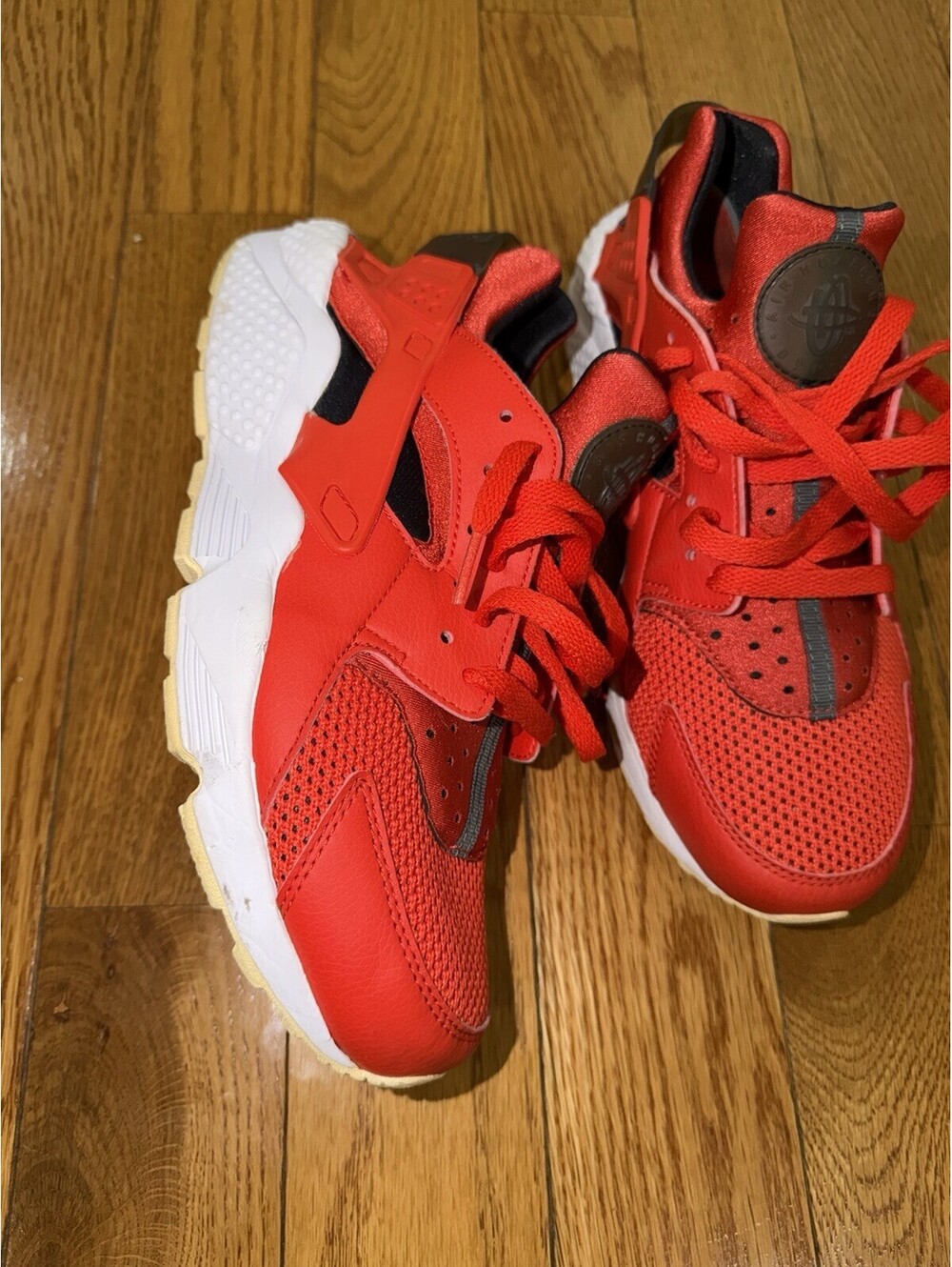 Size 10 US MEN’S Nike Air Huarache Men’s Habanero Red & White Athletic Running - Picture 4 of 10